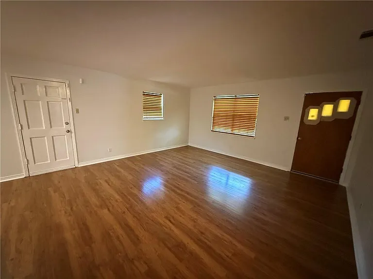 2308 Crestwood Cir — Photo 2