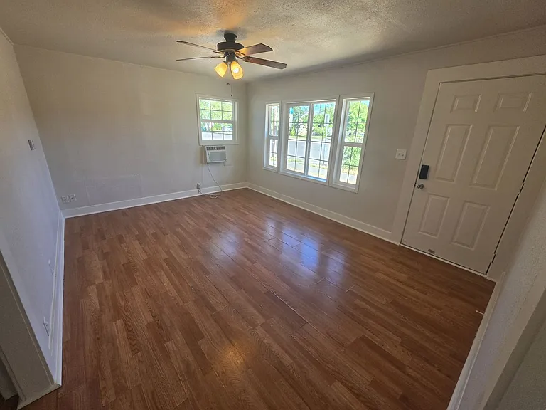1223 Colusa St — Photo 5