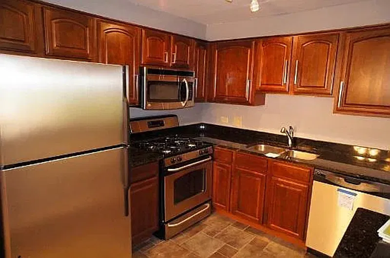 2 bed, 1.0 bath, 809 sqft, $1,529 — Photo 2