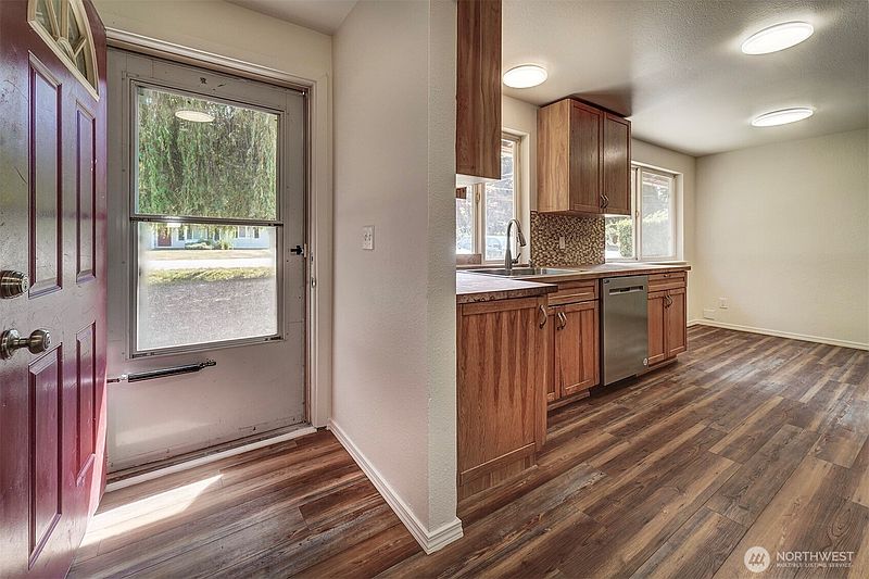 4th image of 27019 Woodside Road NE