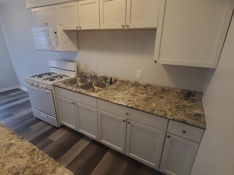 918 Denton St #14 — Photo 6