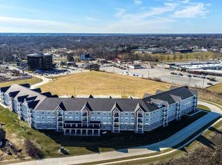 2592 Middle Rd #208, Bettendorf, IA 52722