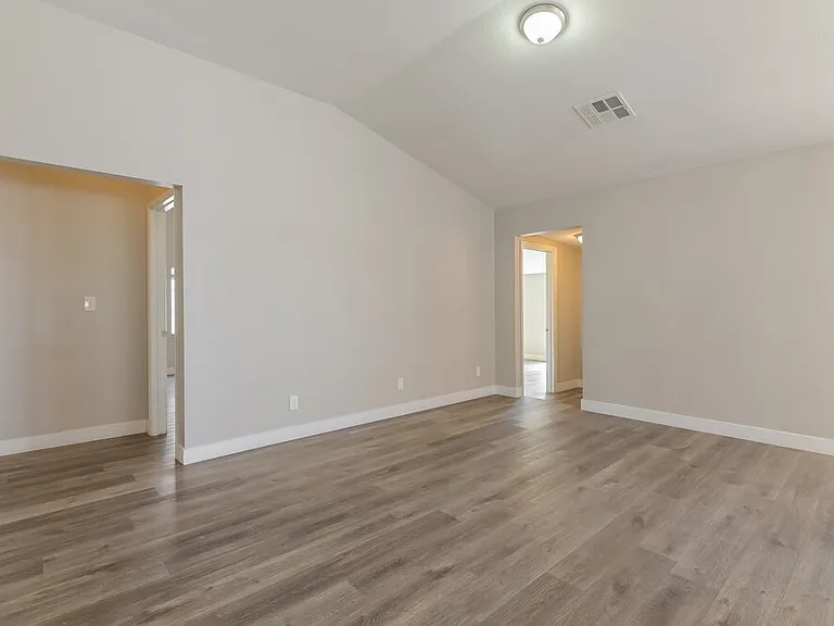 801 Zinnia Cir — Photo 8
