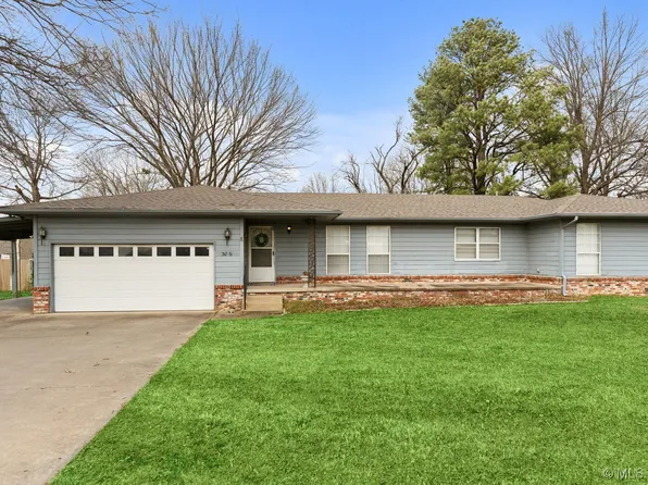 306 E Blue Starr Dr, Claremore, OK 74017