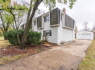 7200 & 7202 Forest Ct, Windsor Heights, IA 50324