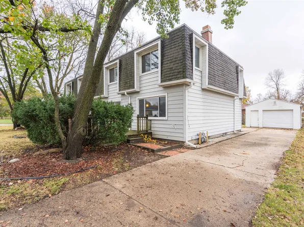 7200 & 7202 Forest Ct, Windsor Heights, IA 50324
