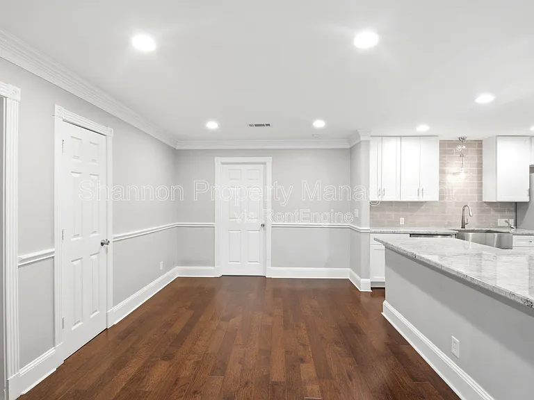 2207 Saxon Dr — Photo 9