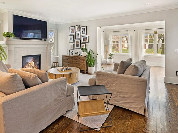 Bright & Sunny Living Room