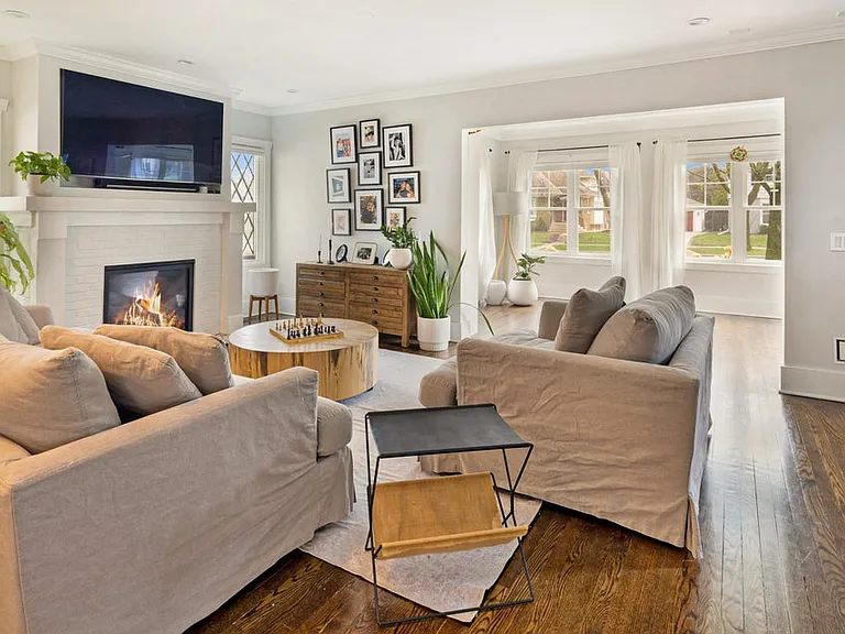 Bright & Sunny Living Room