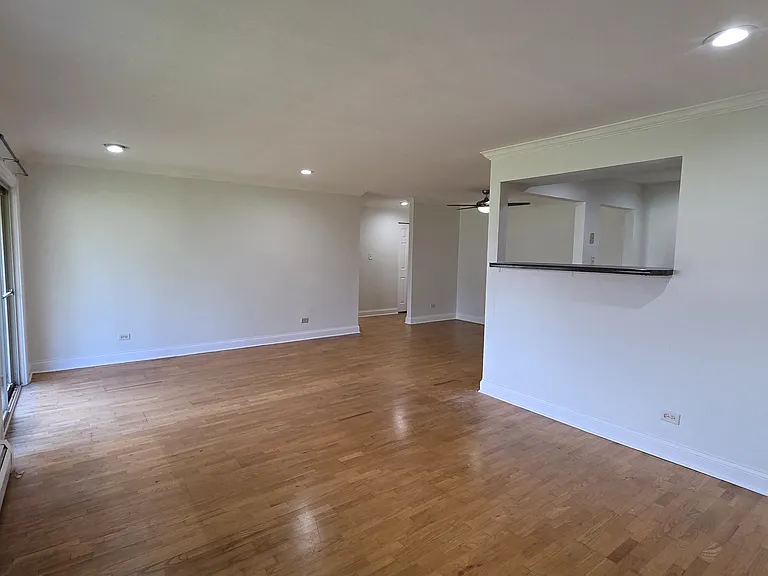 693 E Fullerton Ave #208 — Photo 4