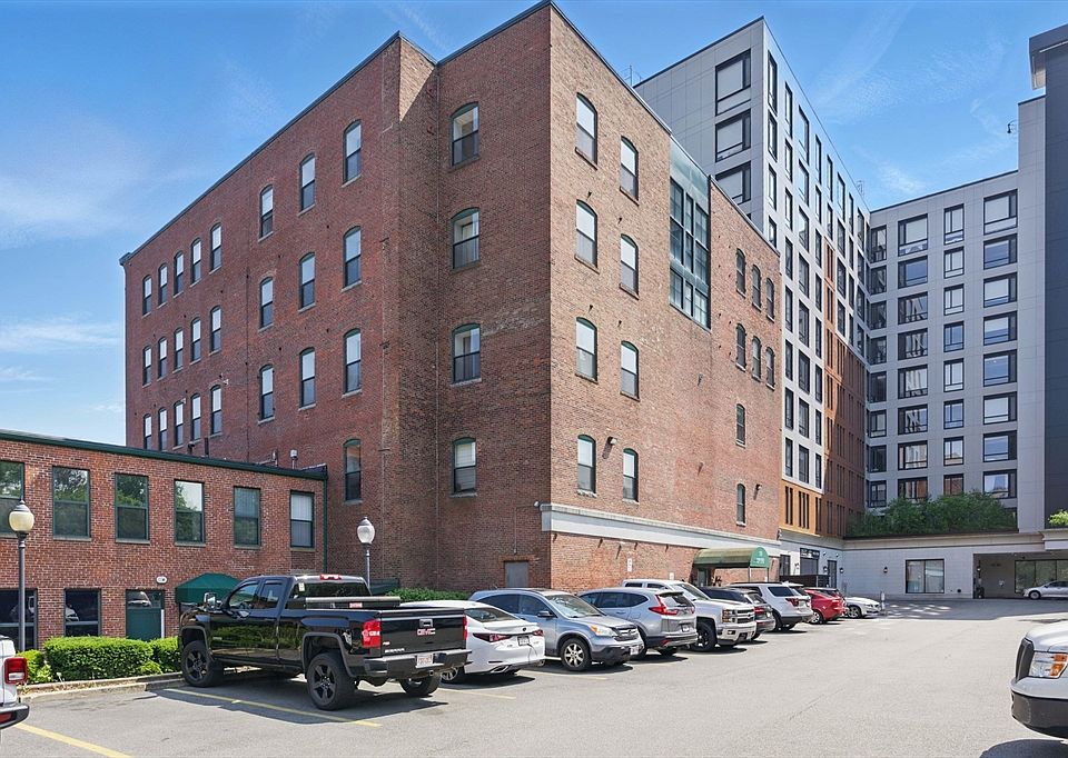 2nd image of 170 Oxford St Unit 402