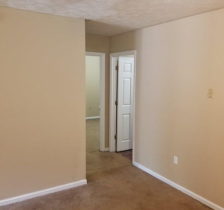 2nd image of 242 E Paces Dr