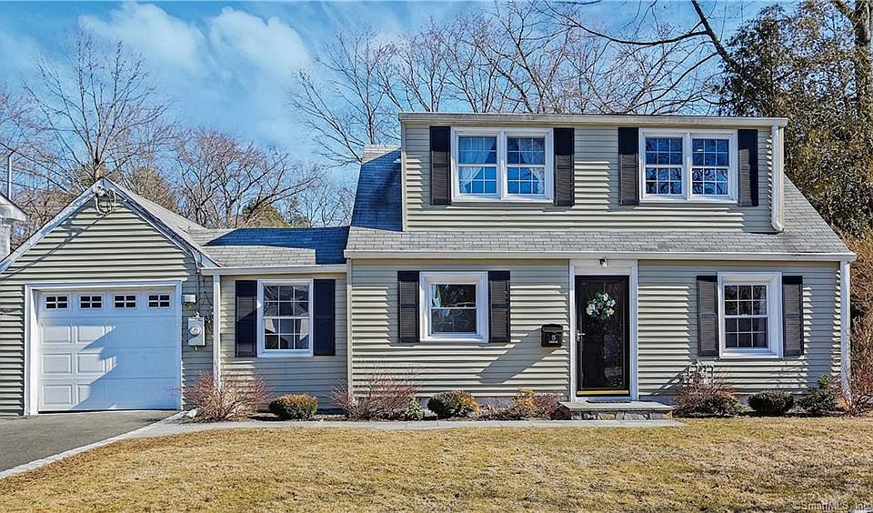 1st image of 15 Barmore Dr