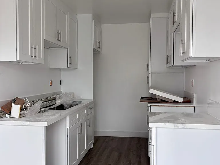 125 S Croft Ave — Photo 4