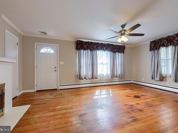 2nd image of 102 E End Ave