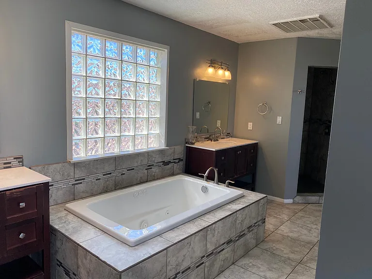 7505 Corte Plateada NW — Photo 3