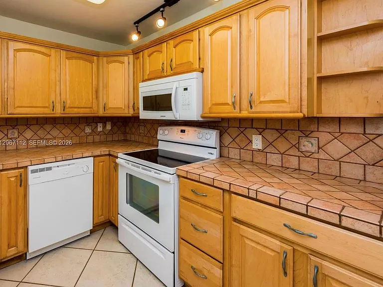 2049 S Ocean Dr #806 — Photo 7