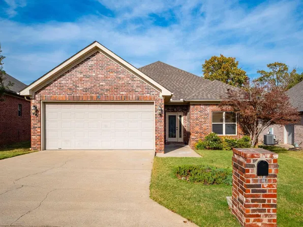 14 Village Way, Maumelle, AR 72113