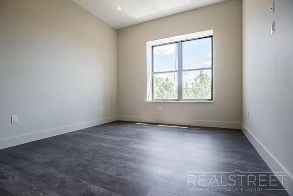 Rented by Real Street Inc | media 3