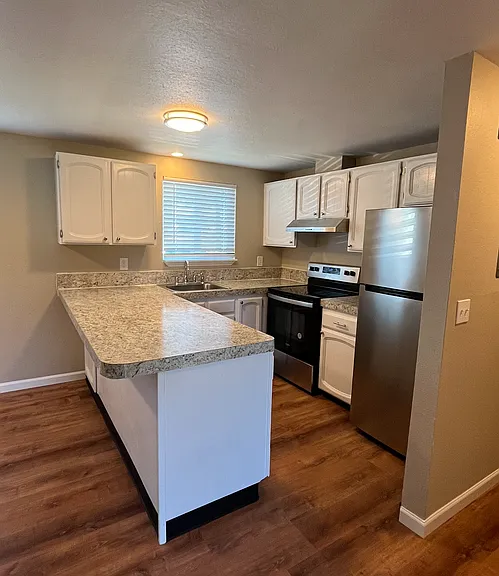 Churchill Village Apartments — Photo 49