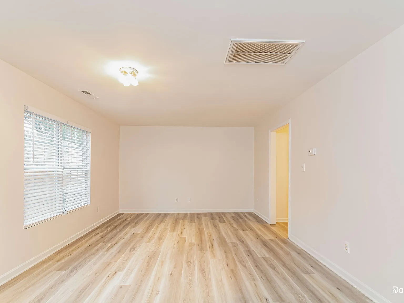 4 bed, 2.5 bath, 1496 sqft, $1,750 — Photo 4