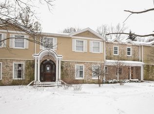 325 W Deerpath Rd, Lake Forest, IL 60045
