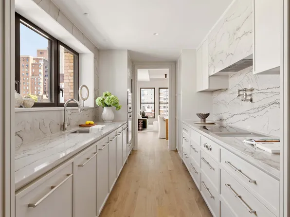 181 Macdougal Street image 9 of 24