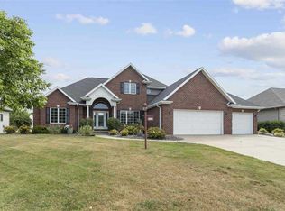 290 Peterlynn Dr, Wrightstown, WI 54180