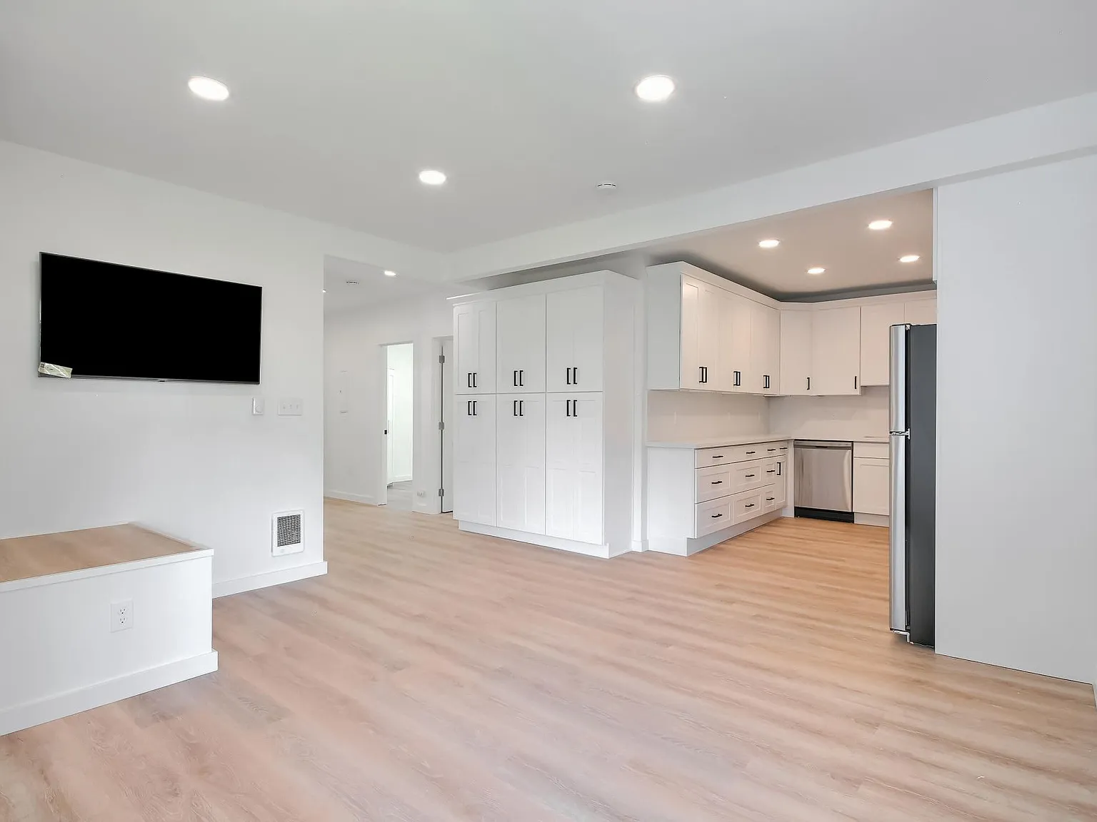 9 bed, 2000 sqft, $13,275 — Photo 4