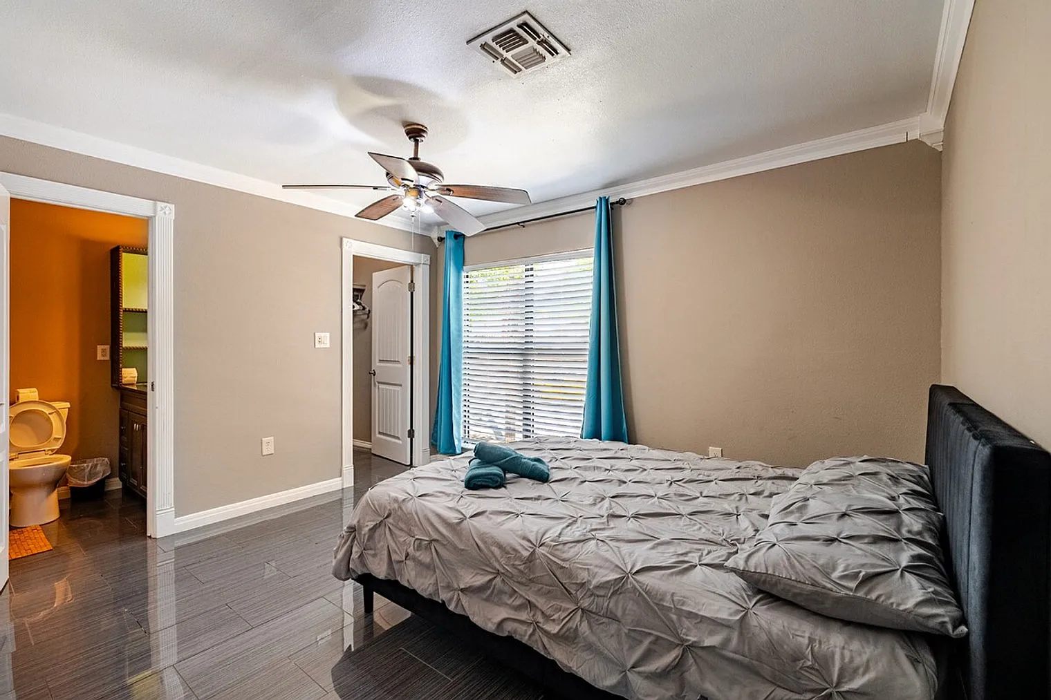 3 bed, 2.0 bath, $4,524 — Photo 4