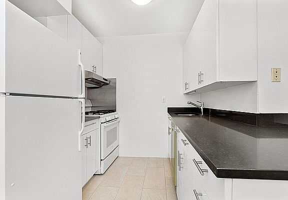 5th image of 155 W 70th St APT 7H