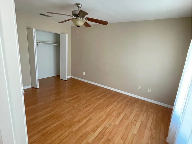 615 SW Bridgeport Dr — Photo 7