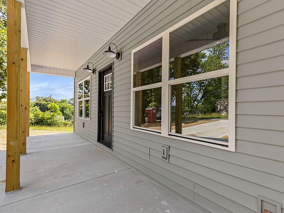5th image of 480 Parker Dr NE