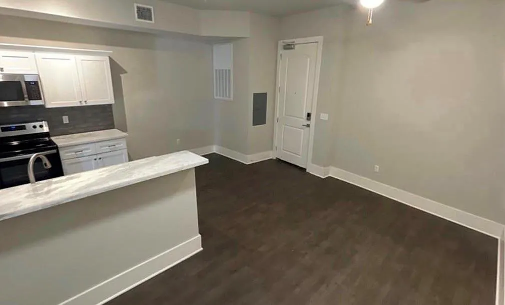 1 bed, 1.0 bath, 670 sqft, $1,495 — Photo 3