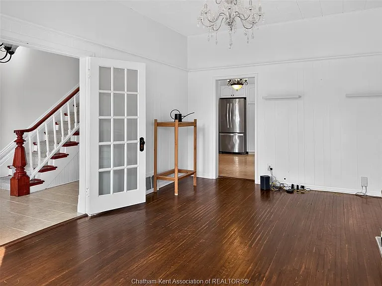 598 Park Ave W — Photo 4