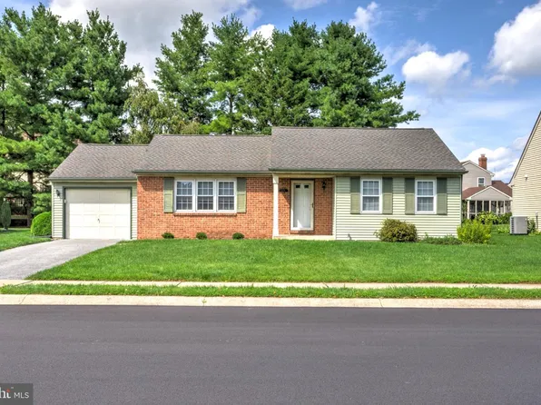 235 W Spruce St, New Holland, PA 17557