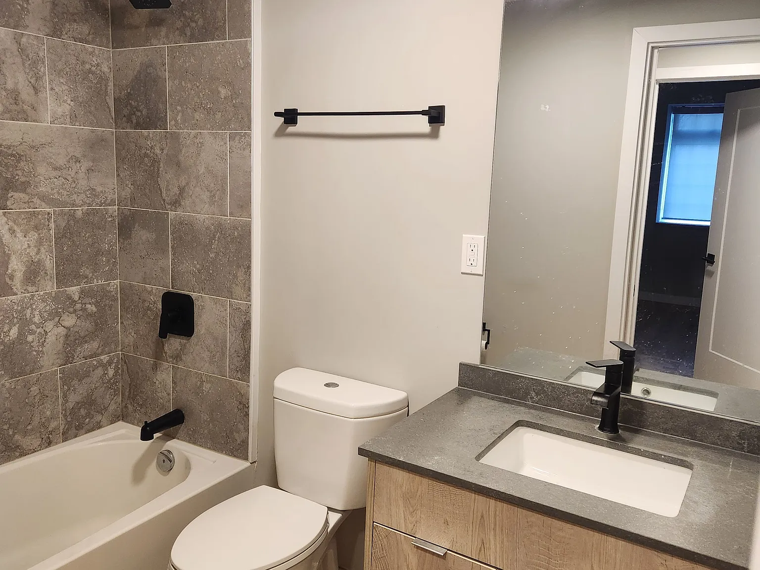 1 bed, $1,899 — Photo 2