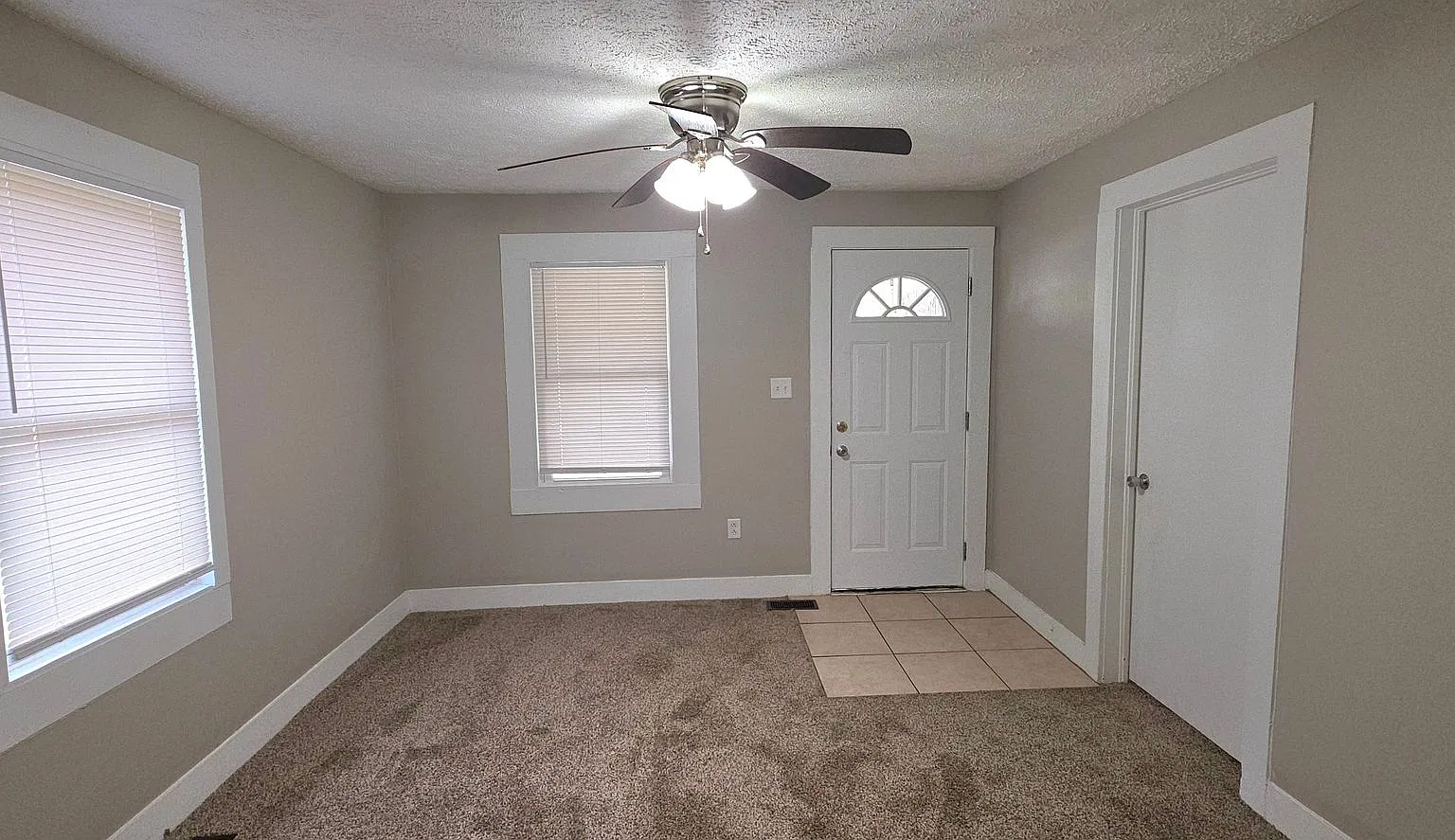 2 Bedroom 1 Bath House $850! Adorable! — Photo 3
