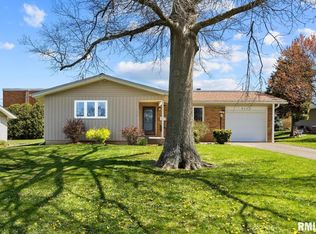 6112 N Imperial Dr, Peoria, IL 61614