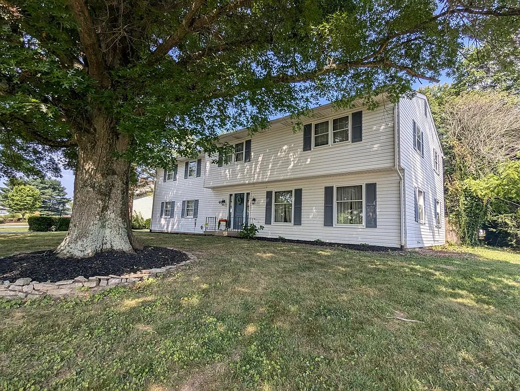 69 Applewood Dr photo 1