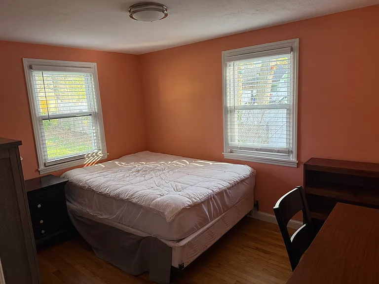 131 Berkshire Ave — Photo 4