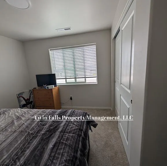 1574 Kenyon Rd — Photo 13