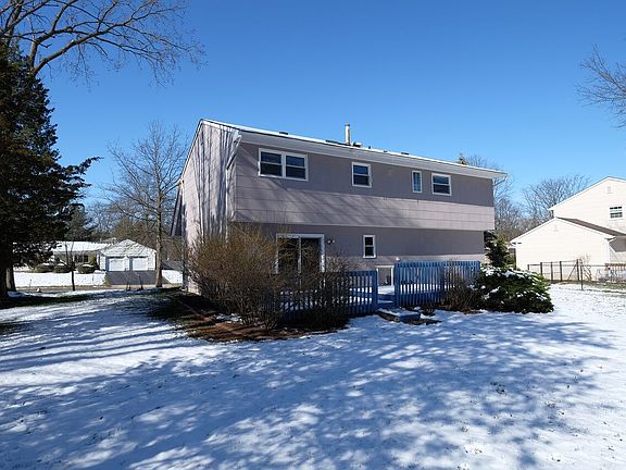 3rd image of 15 Cedar Brook Dr