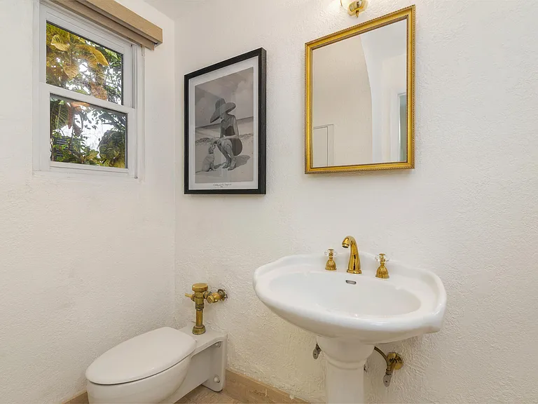 155 Peruvian Ave — Photo 9