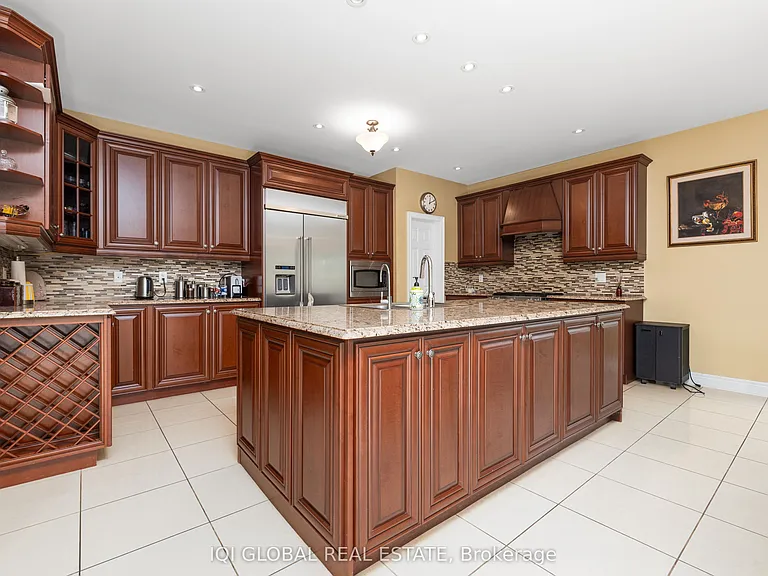 2395 Lyndhurst Dr — Photo 29