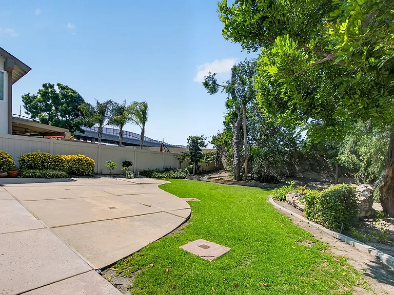 2372 Apple Tree Dr — Photo 24