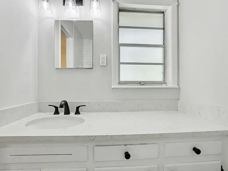 3535 Roswell Rd NE — Photo 10