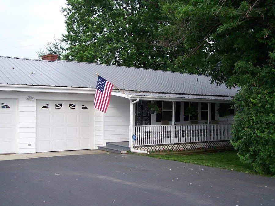 1112 Keene Rd photo 1