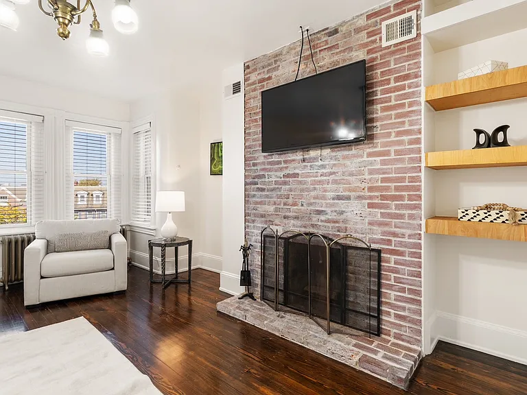 653 Maryland Ave NE — Photo 16
