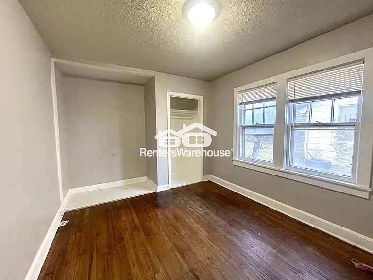 2846 Myrtle Ave — Photo 3